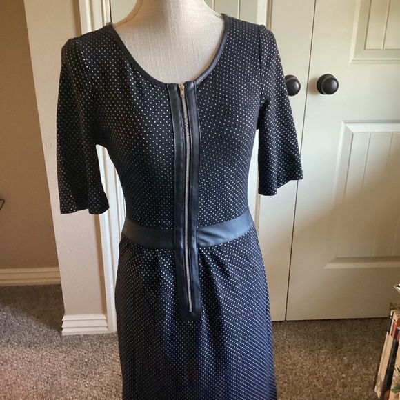 ✨ Yellowberry Dot Dress - Size XS ✨ - Picture 1 of 3